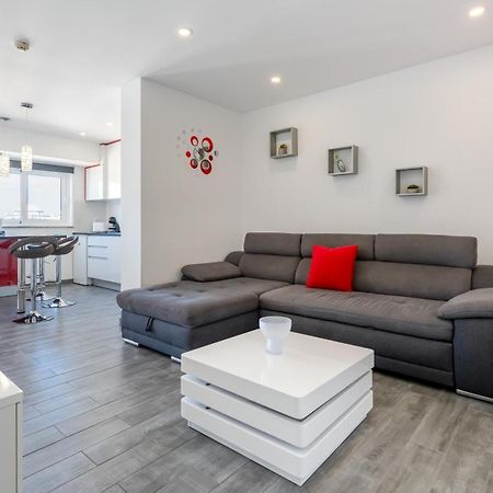 Red Velvet 1 Bdr Flat With Balcony By Lovelystay Portimão Kültér fotó