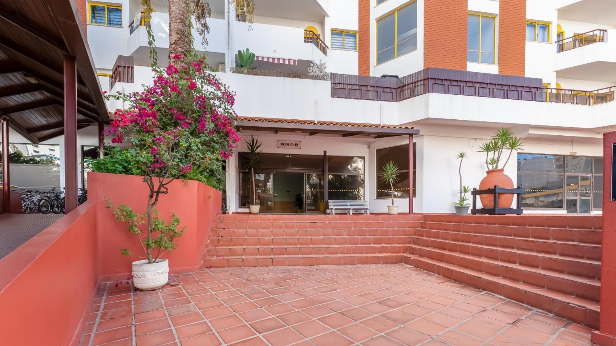 Red Velvet 1 Bdr Flat With Balcony By Lovelystay Portimão Kültér fotó