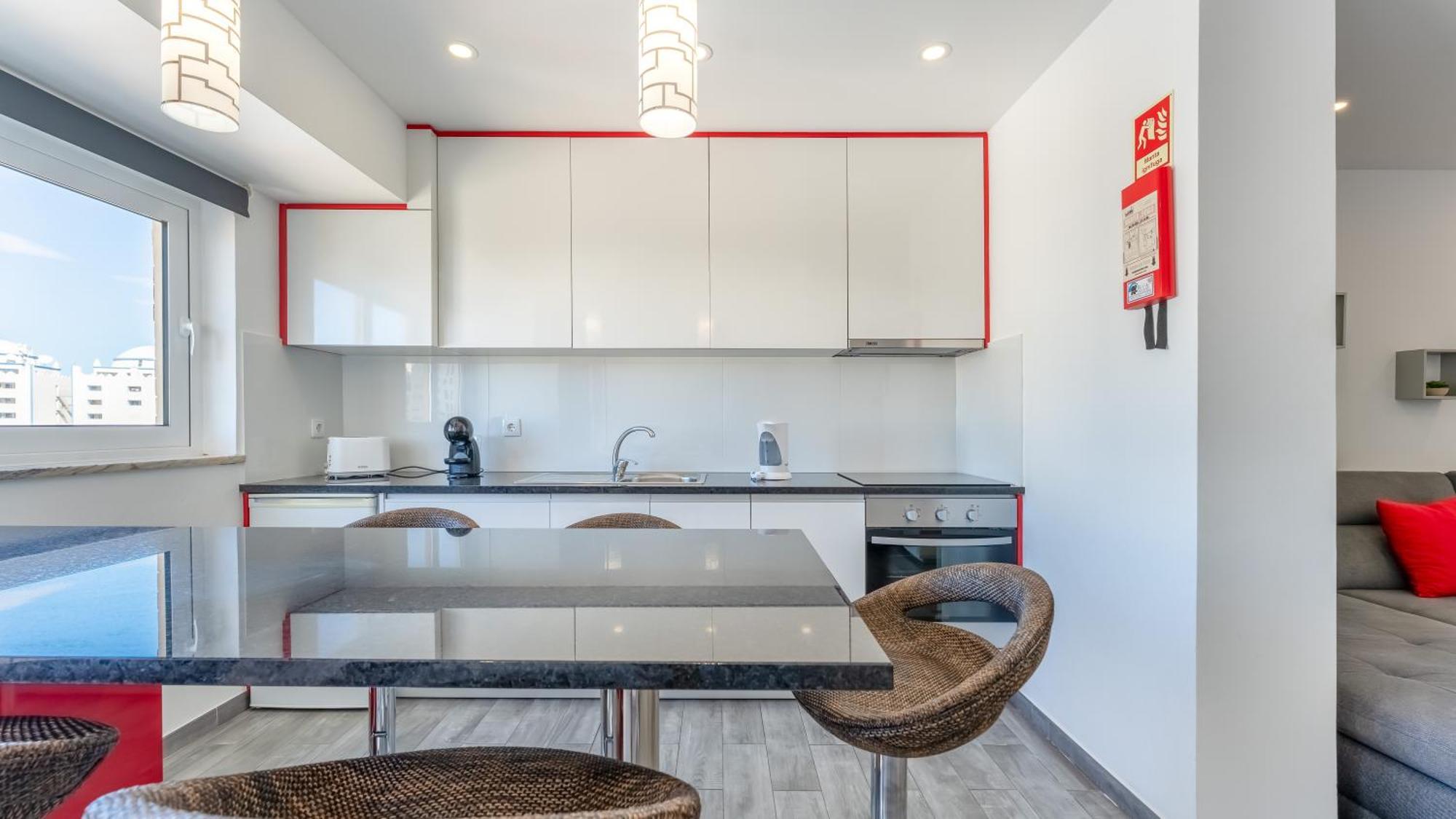 Red Velvet 1 Bdr Flat With Balcony By Lovelystay Portimão Kültér fotó
